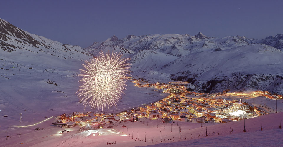 Photo: L_Salino - village of Alpe d'Huez at night