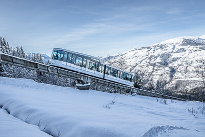 Funicular departs Les Arcs