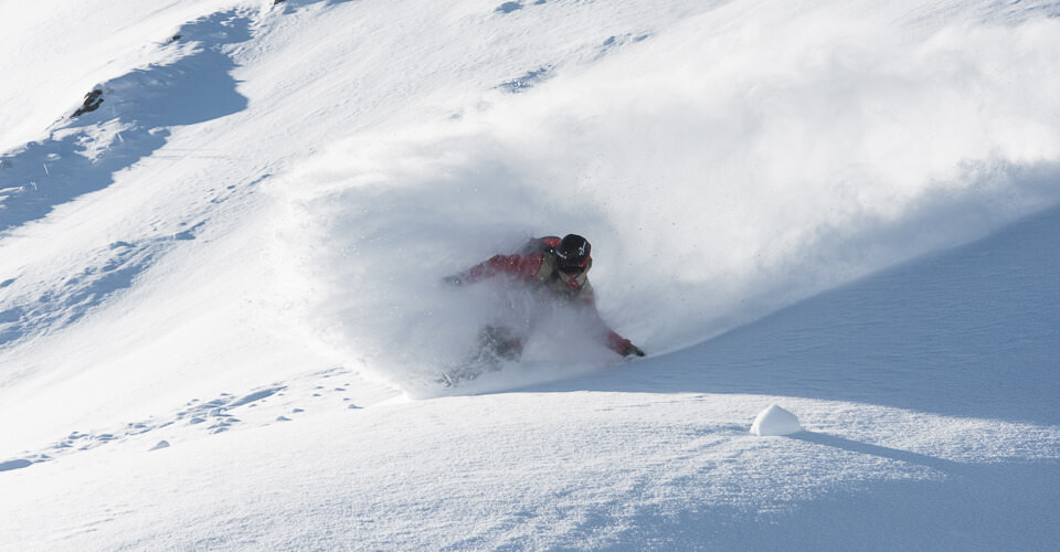 Photo: David Andrew - Les Menuires powder skiing