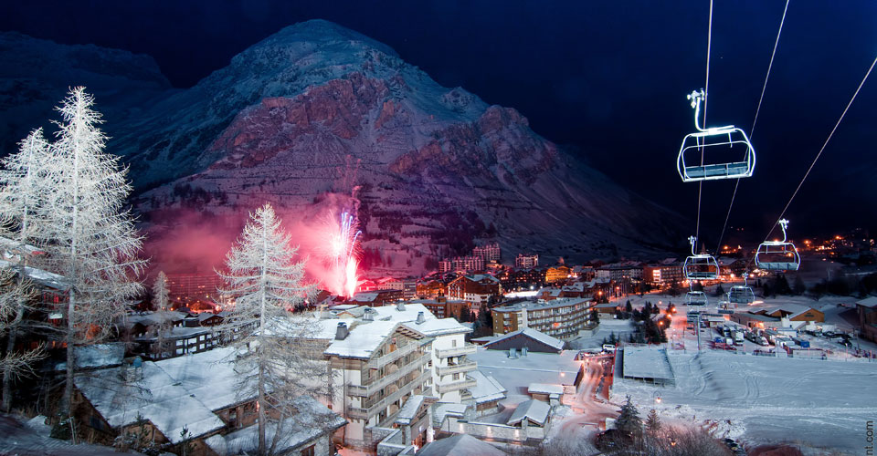 Photo: Val d’Isere Tourisme - village at night